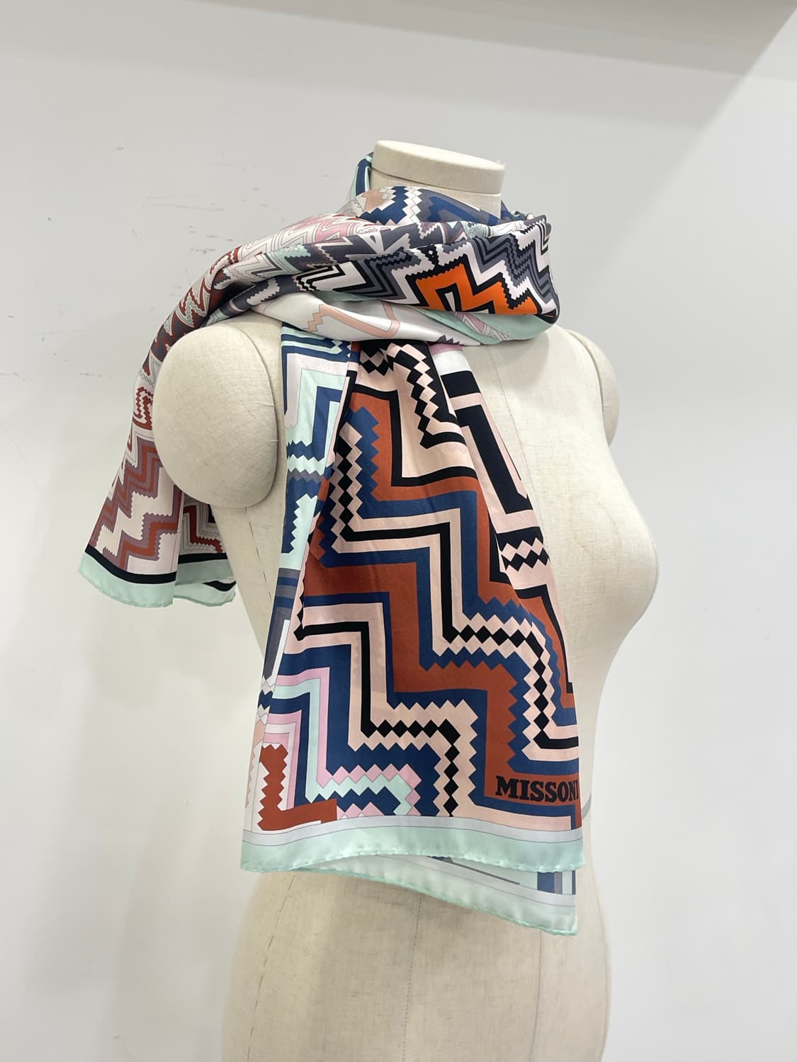 미소니 실크 머플러 상품이미지4