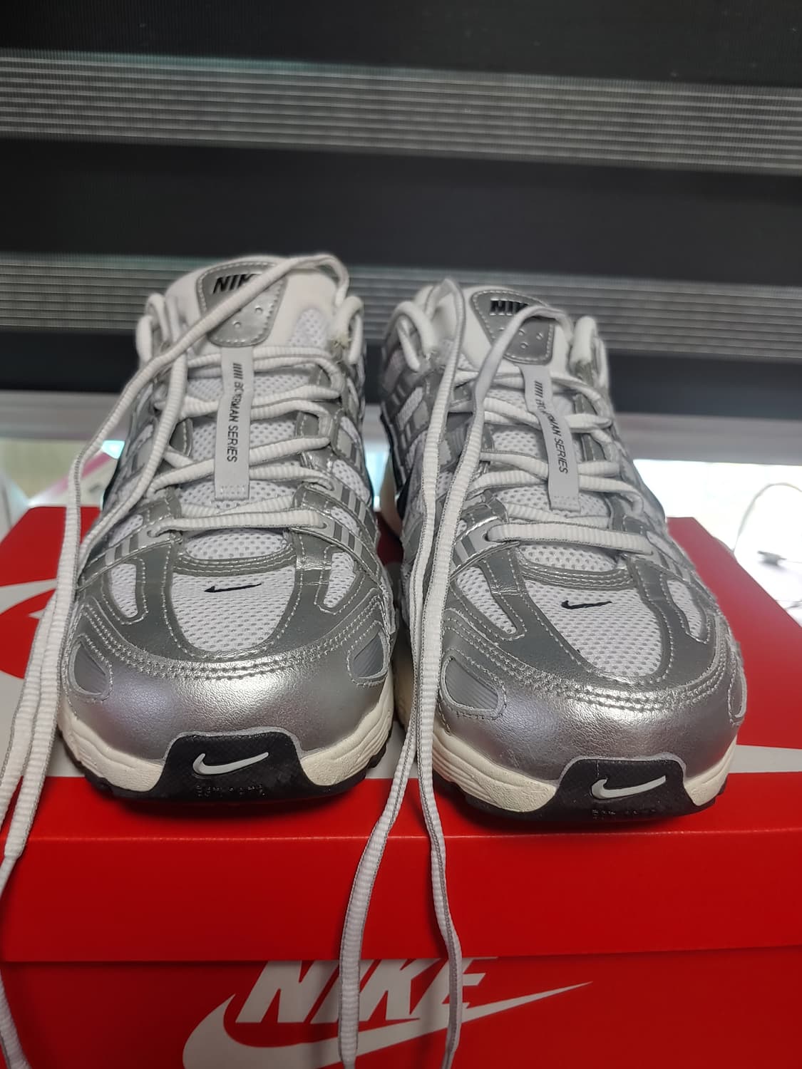 나이키 P-6000 화이트 실버 메탈릭  운동화 상품이미지2