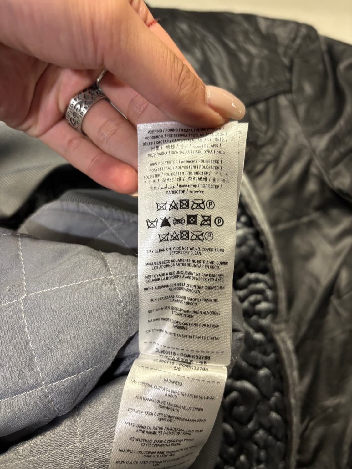 GUESS embossed velvet bomber jacket 상품이미지8