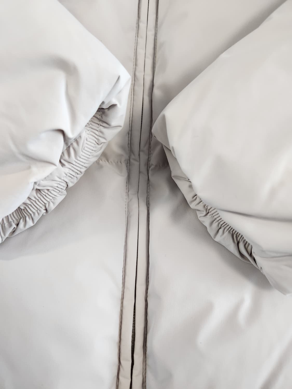 게스 남녀공용 베이직 푸퍼 덕다운 숏패딩 점퍼 사이즈90(s 상품이미지5