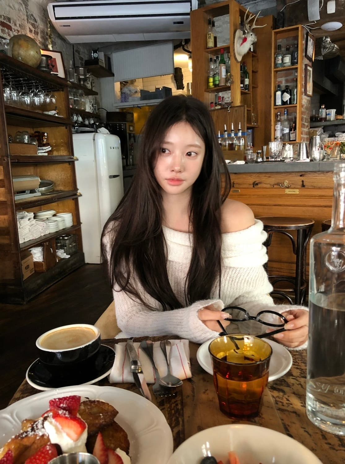 더위시 리즈(leeds) 밀크 오프숄더 니트 아이보리 상품이미지1