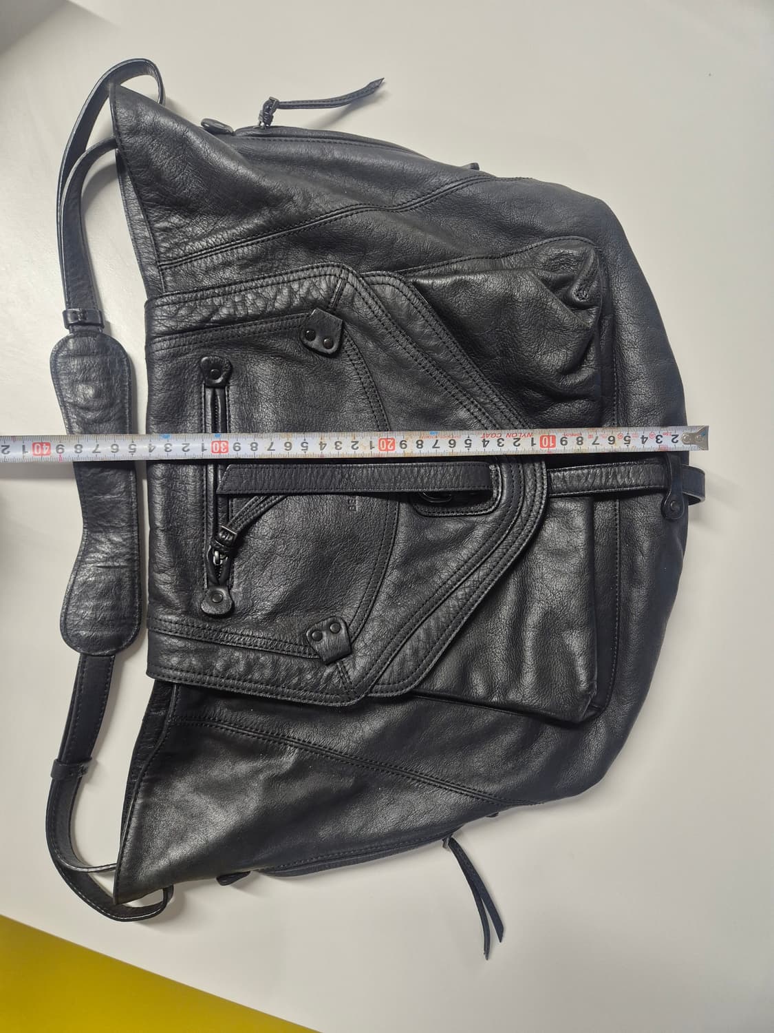 빈폴 준J 콜라보 가죽 숄더백입니다
 상품이미지9