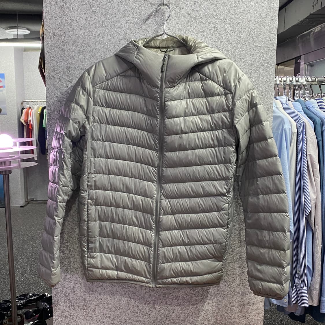 유니클로 후디 그레이 경량패딩 B3266 상품이미지2