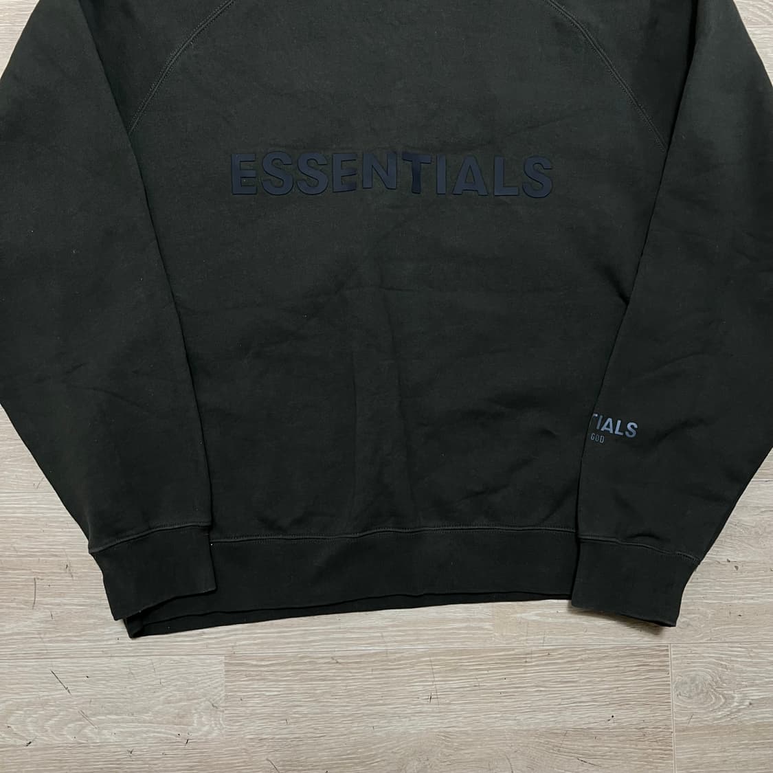 피어오브갓 에센셜 빅로고 프린팅 맨투맨 티셔츠 [다크 카키] M/95 상품이미지3