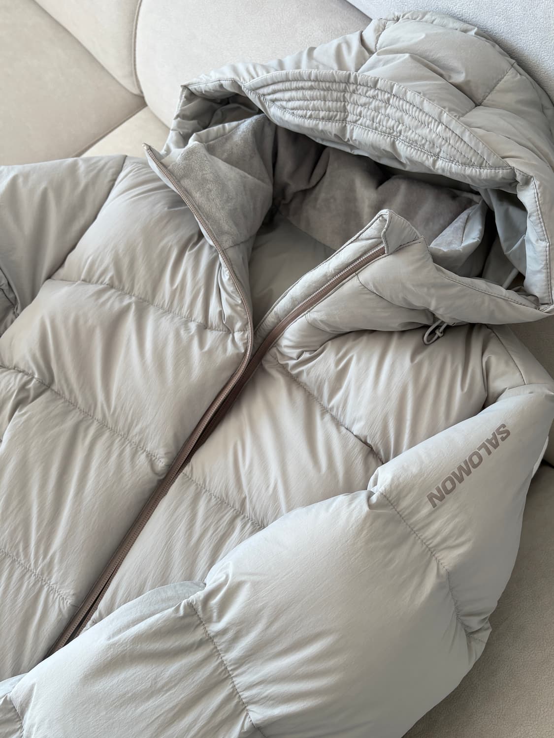 (새상품) 살로몬 덕다운 패딩 M사이즈 웜그레이 컬러 상품이미지4