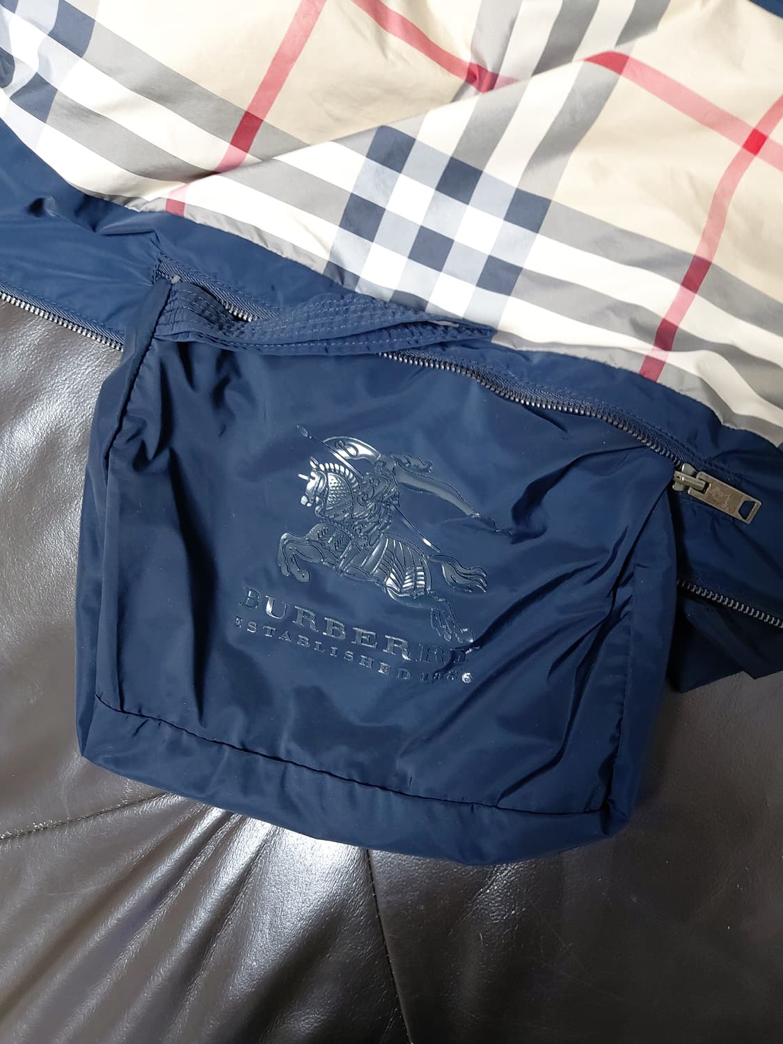 버버리 런던 네이비 블루종 패커블 자켓 (L)

 상품이미지6