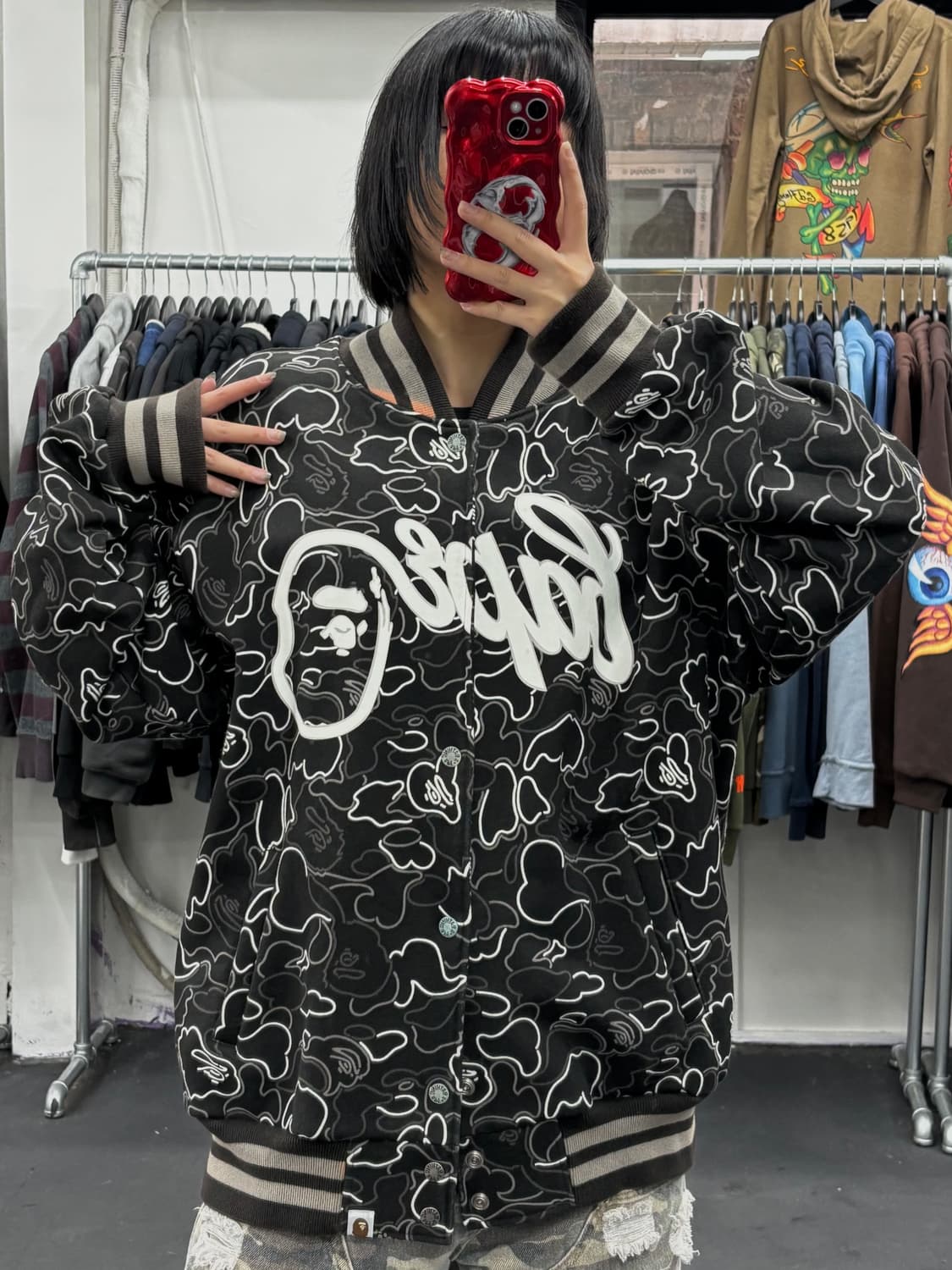 베이프 네온카모 바시티 자켓 상품이미지3