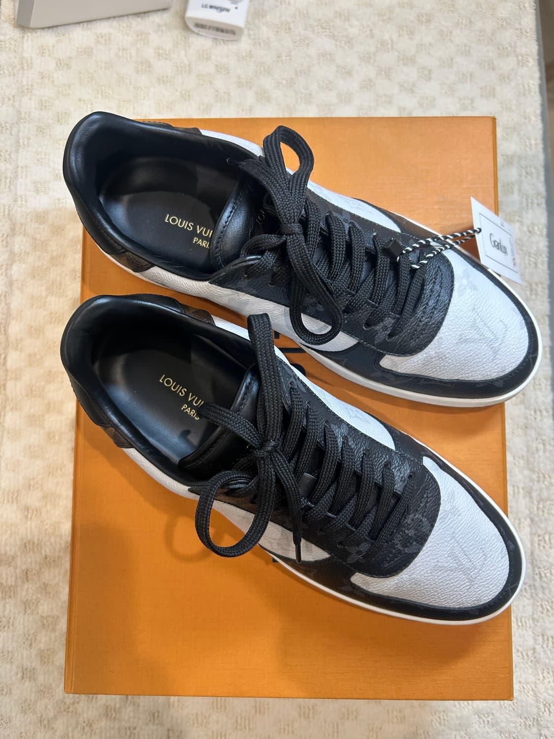 [정품/중고] 루이비통 리볼리 스니커즈 에벤 (새상품) 상품이미지4