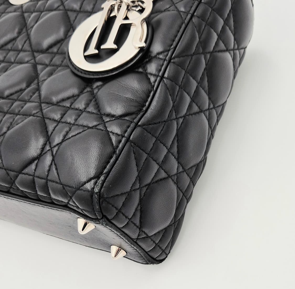 디올 레이디 디올 미니 블랙 램스킨 은장 토트백 상품이미지8