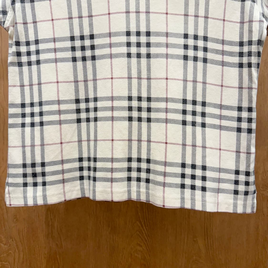 버버리 런던 노바체크 패턴 반팔 카라 티셔츠 기사 자수 베이지 상품이미지5