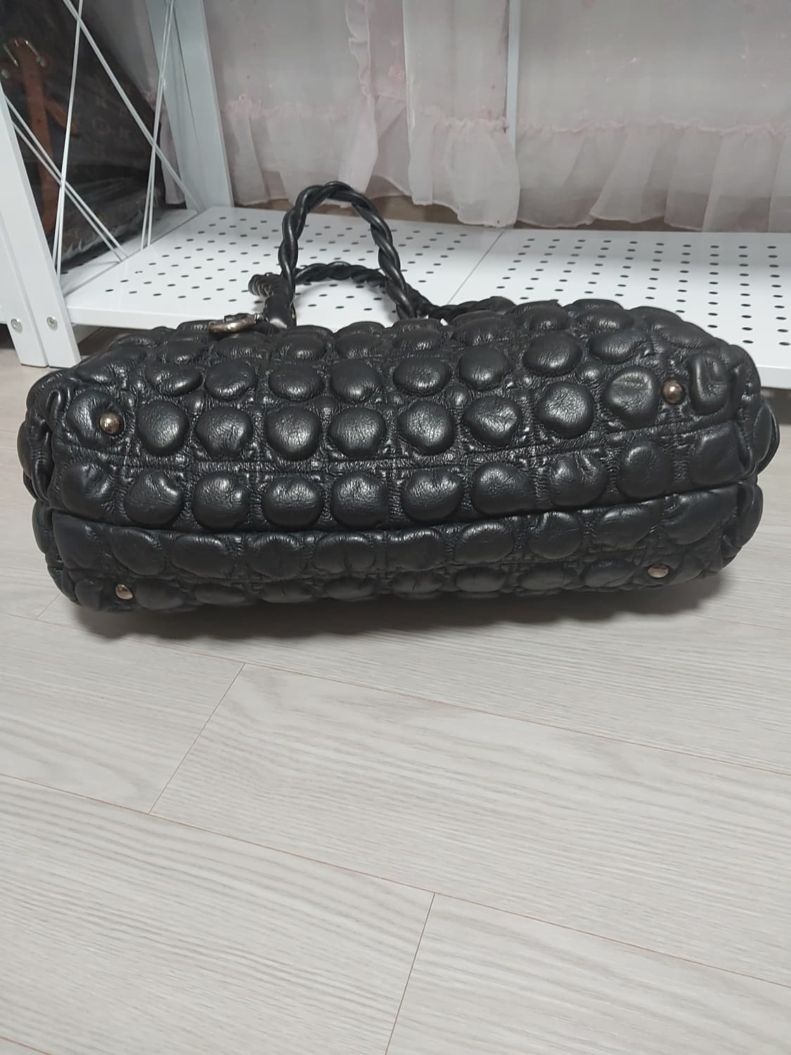 페라가모 퀼팅 레더 숄더백 상품이미지6