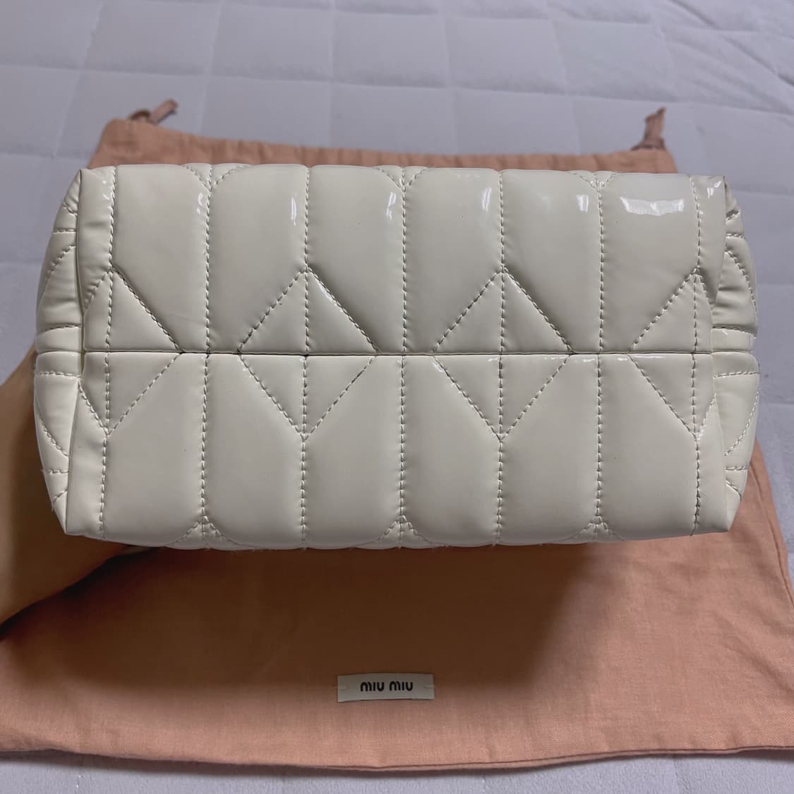 (정품)미우미우 스피릿 마테라쎄 시레 미니백 화이트 가방 상품이미지8