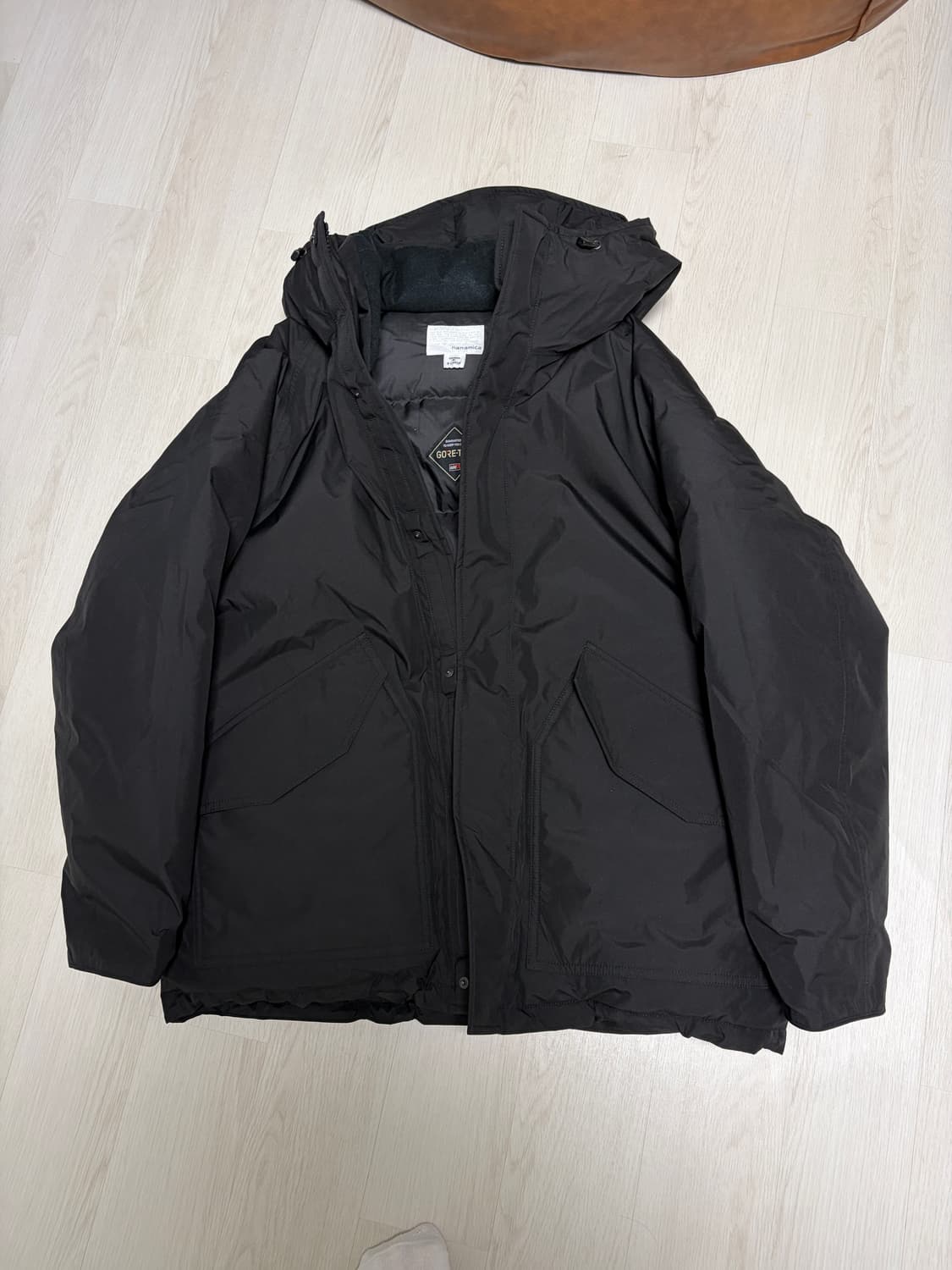 나나미카 25fw 고어텍스 숏 다운코트 블랙 상품이미지1