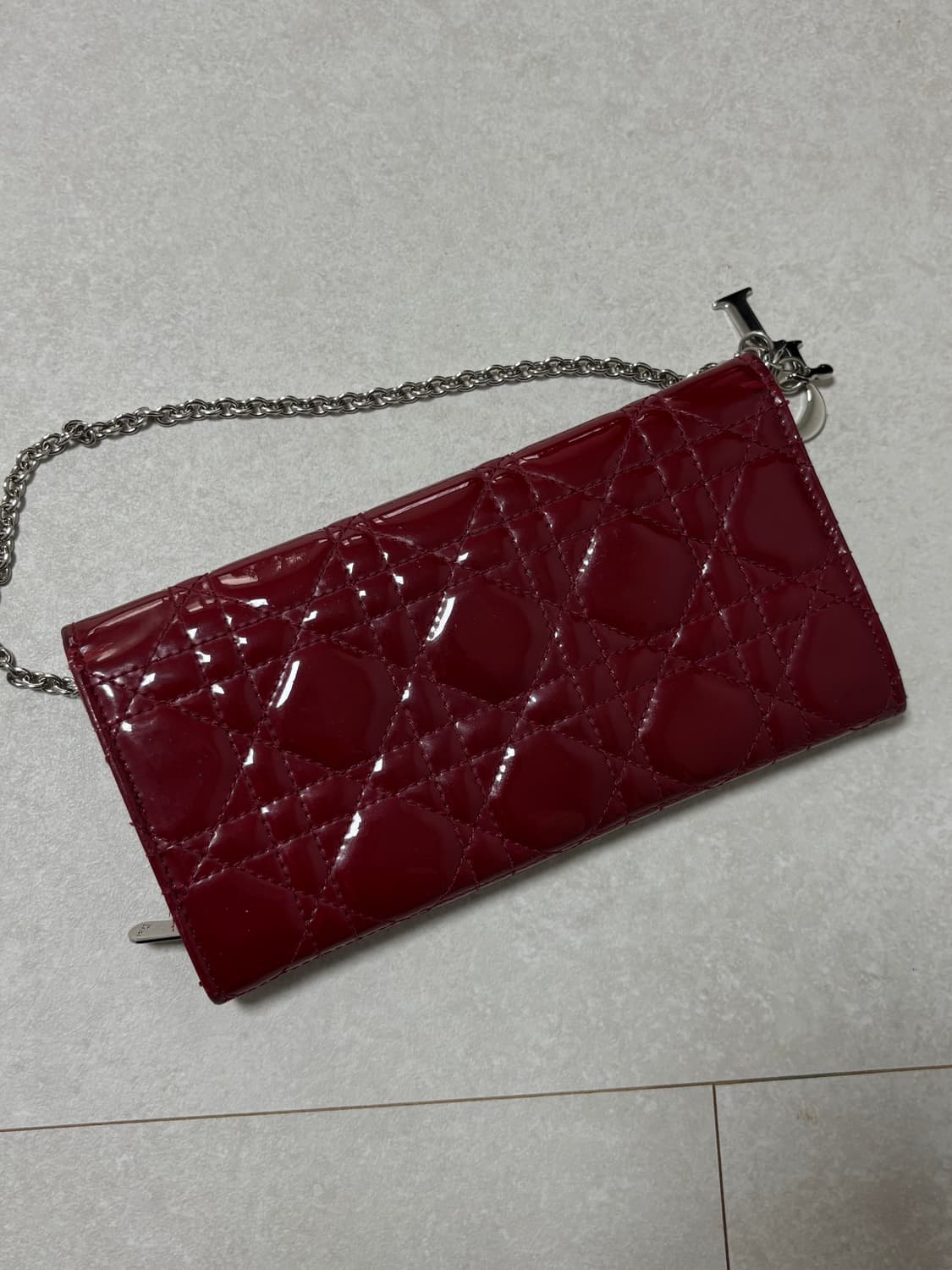 디올 레이디디올 까나쥬 체인 장지갑 레드 상품이미지10