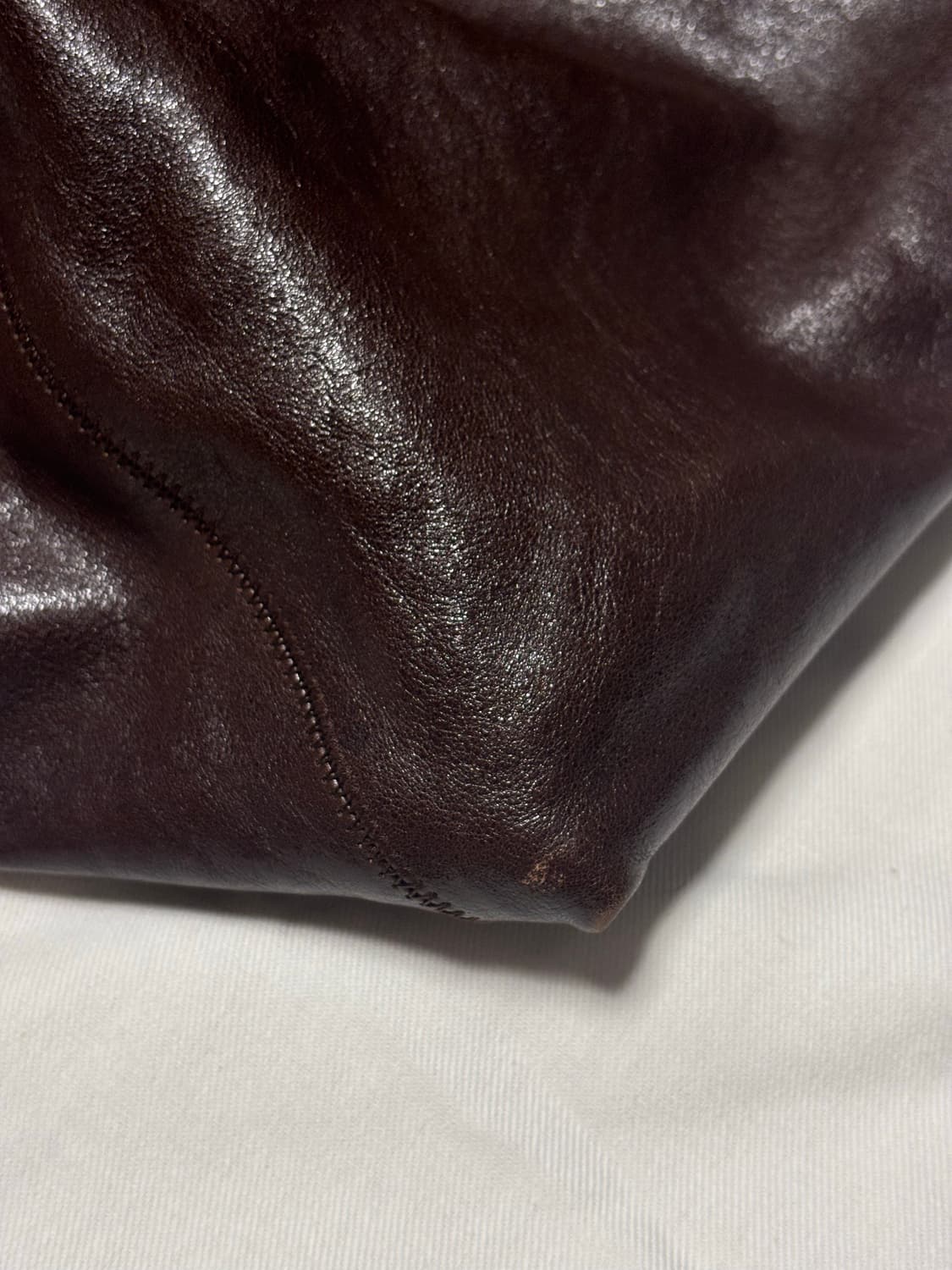 LEMAIRE BELTED HOBO BAG Espresso 상품이미지3