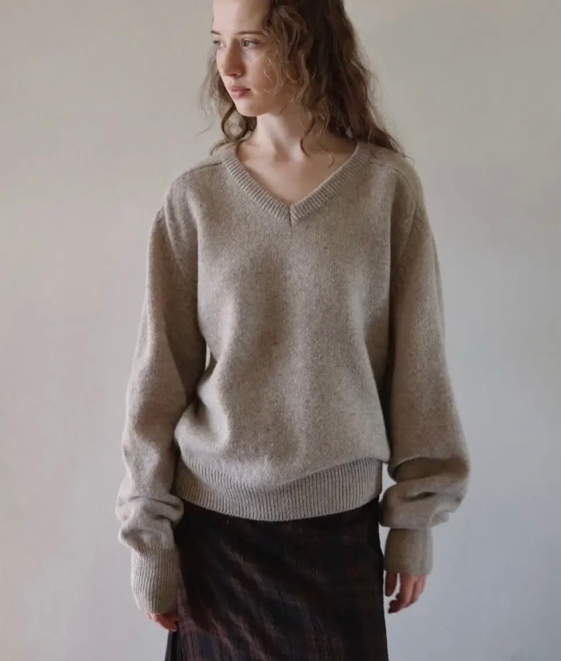 비아플레인 브이넥 니트 상품이미지1