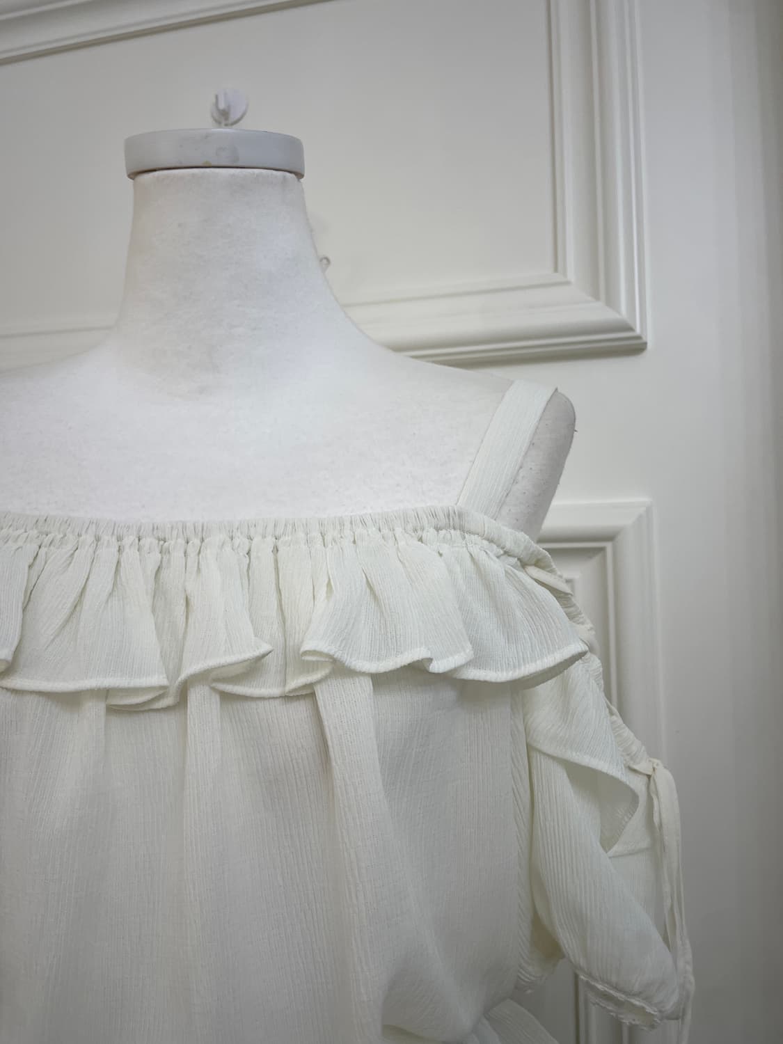 cream lace-up off shoulder ruffle blouse 상품이미지7
