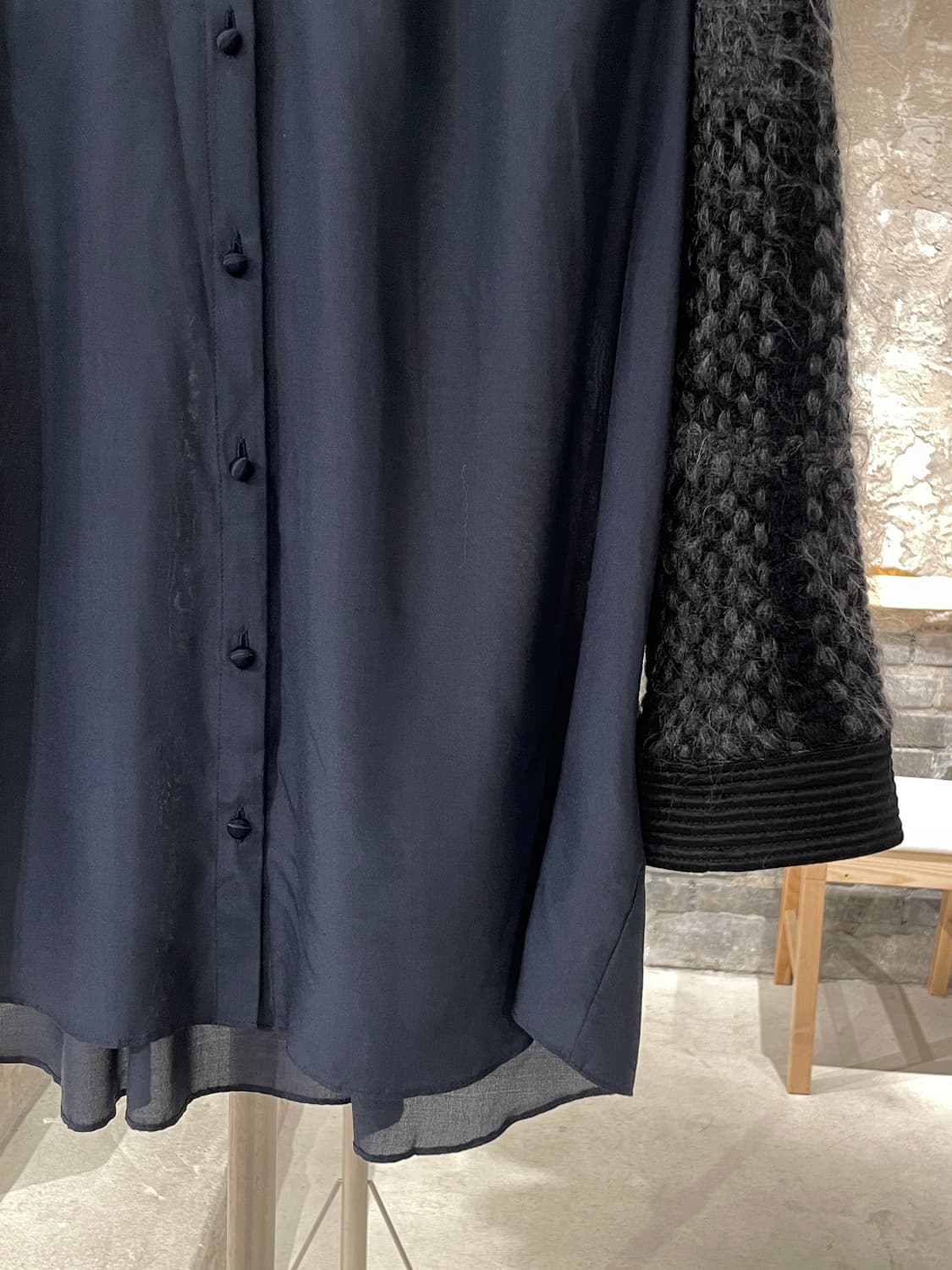 사카이 네이비 울 슬리브 실크 블라우스 상품이미지5