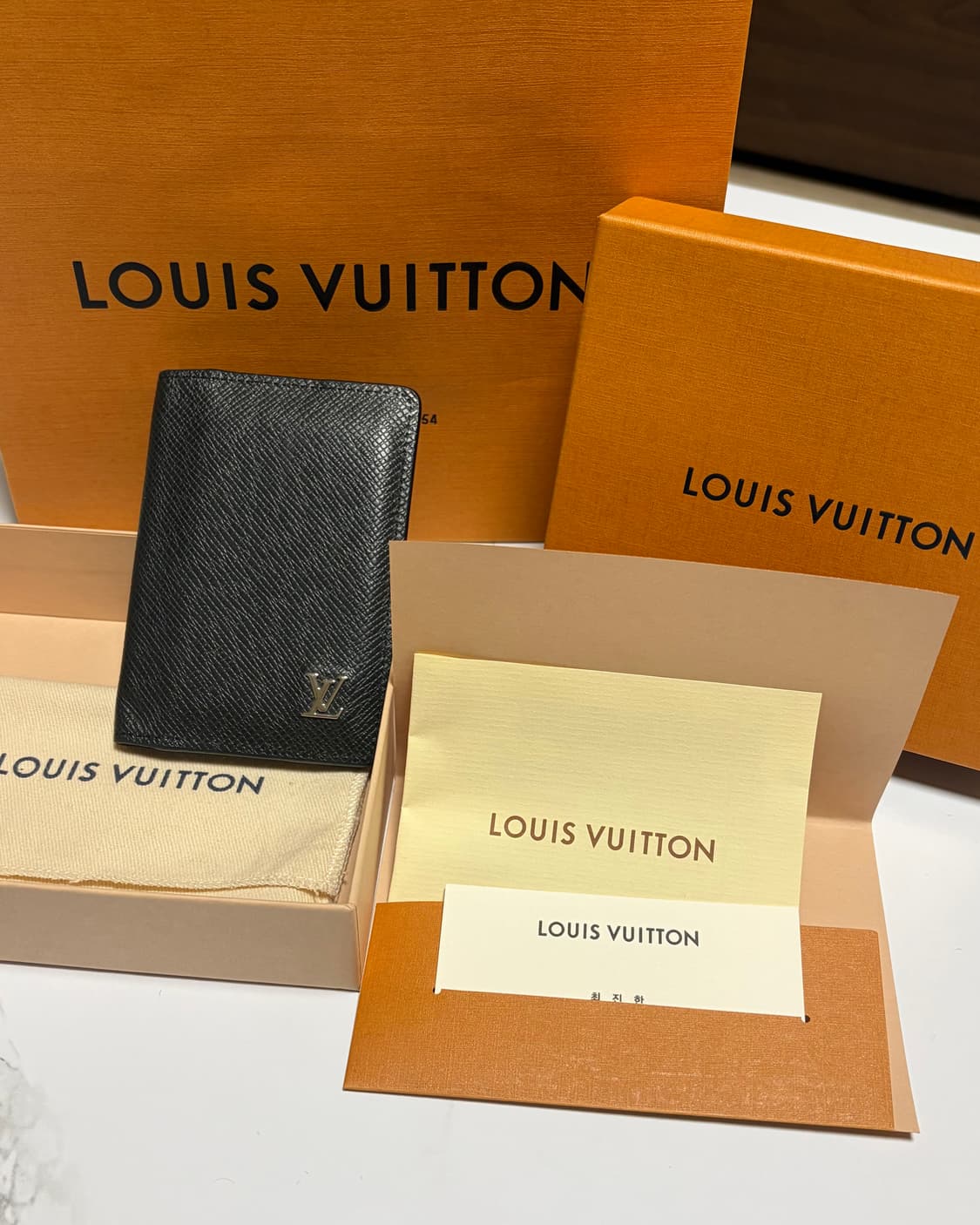 루이비통 타이가 은장 LV로고 비지니스 월렛 상품이미지1