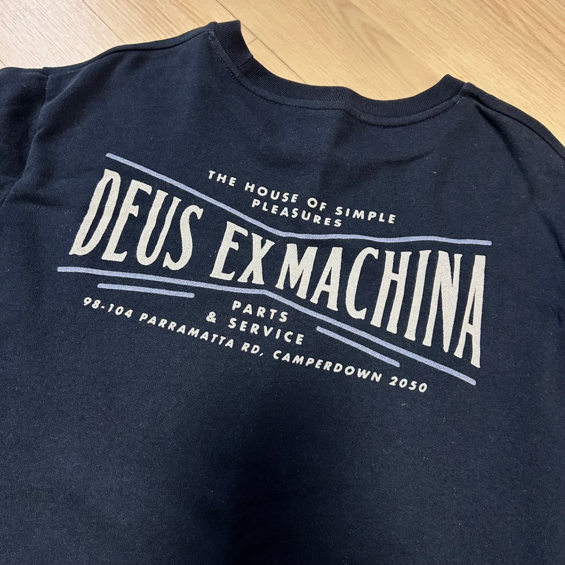 데우스 에비뉴 크루 맨투맨 네이비 상품이미지3