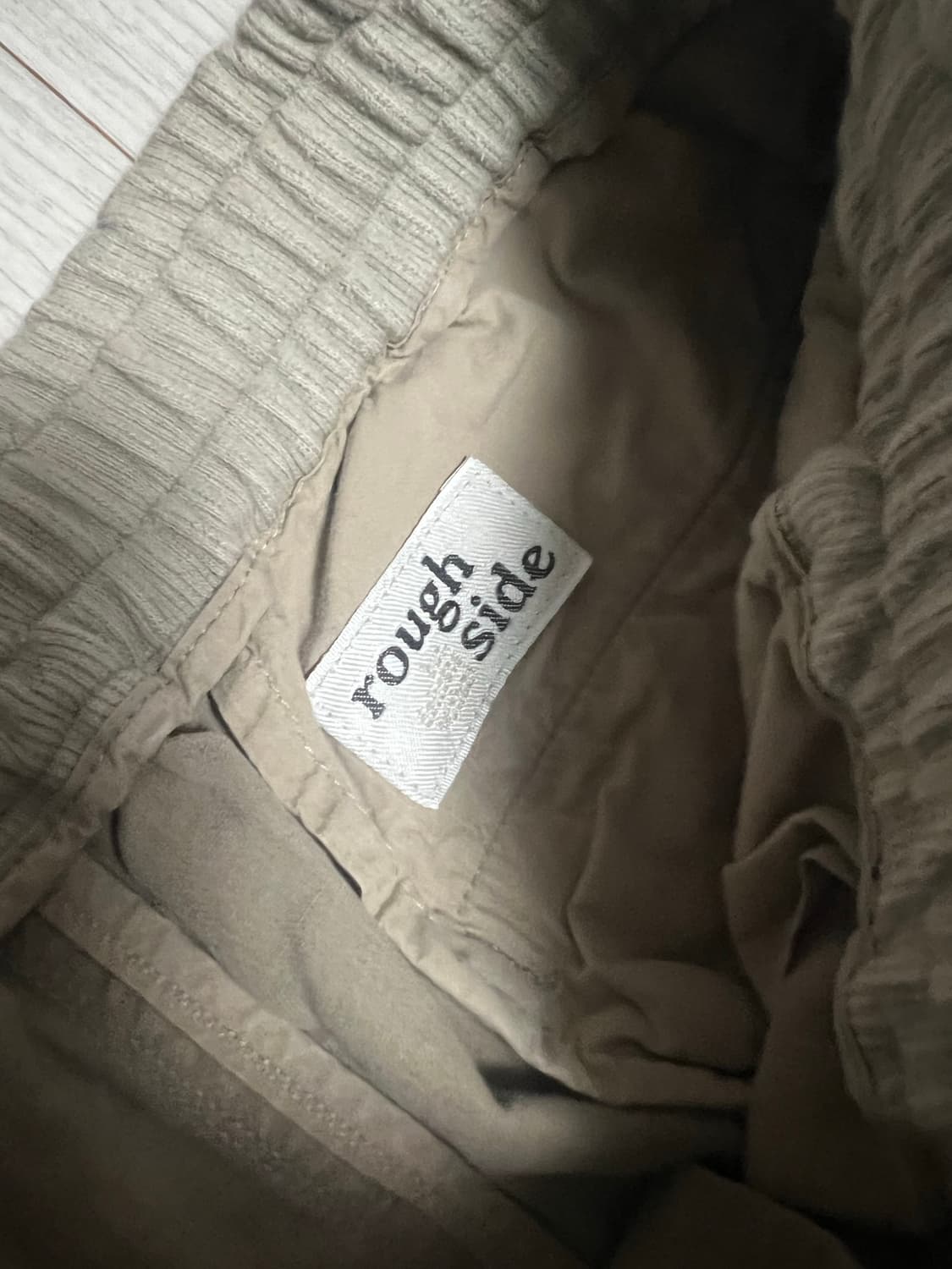 러프사이드 이지 플리츠 쇼츠 머드 색상 2사이즈 상품이미지3