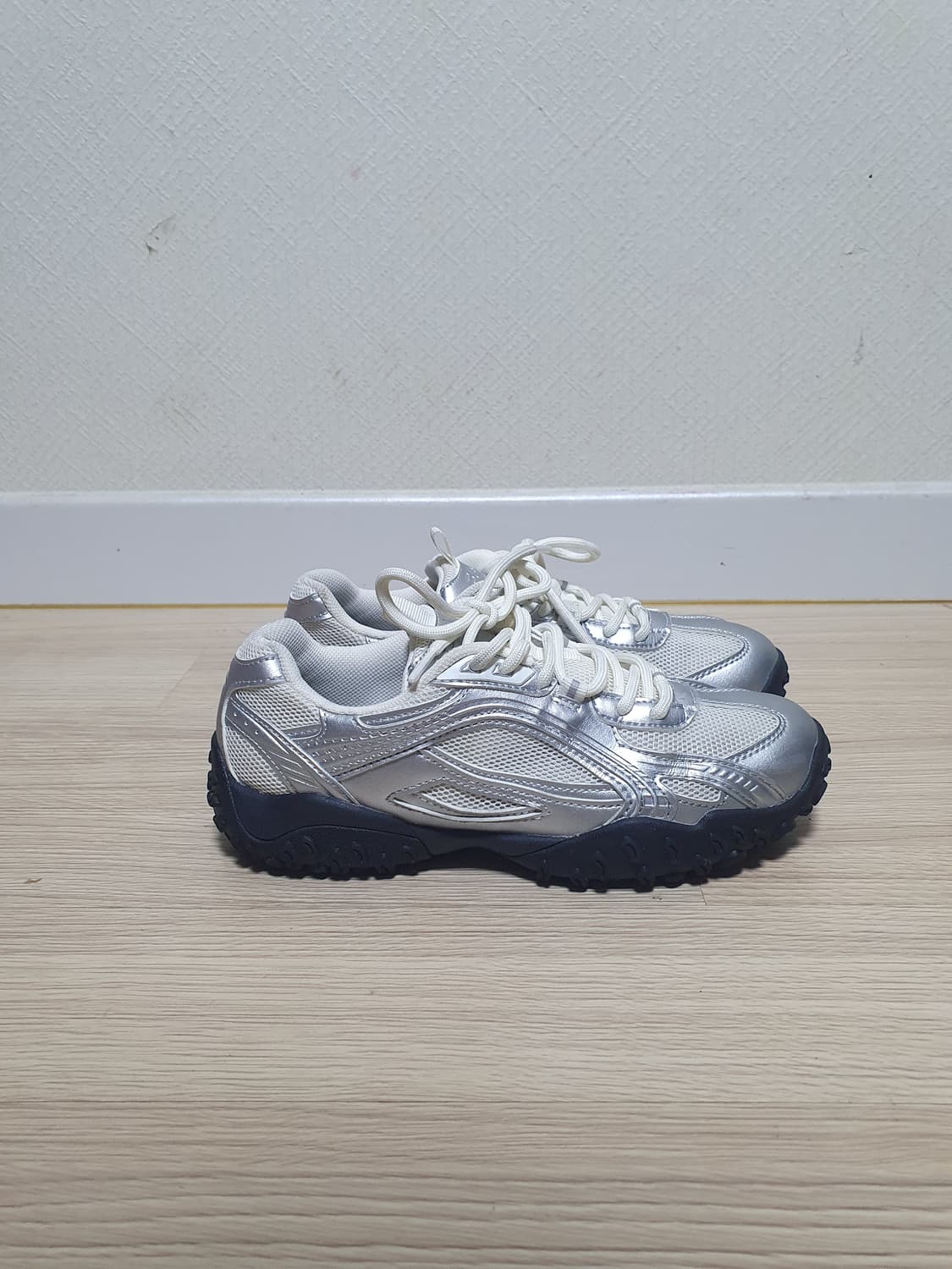 휠라 에샤페 MS 실버문 운동화 230 상품이미지1