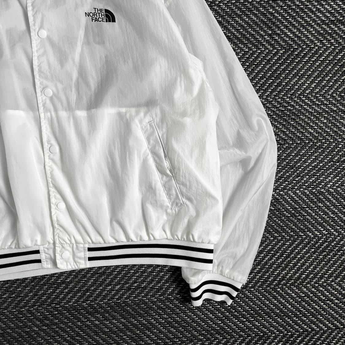 노스페이스 신형 빅로고 경량 나일론 우븐 바시티 자켓o 3047 상품이미지2