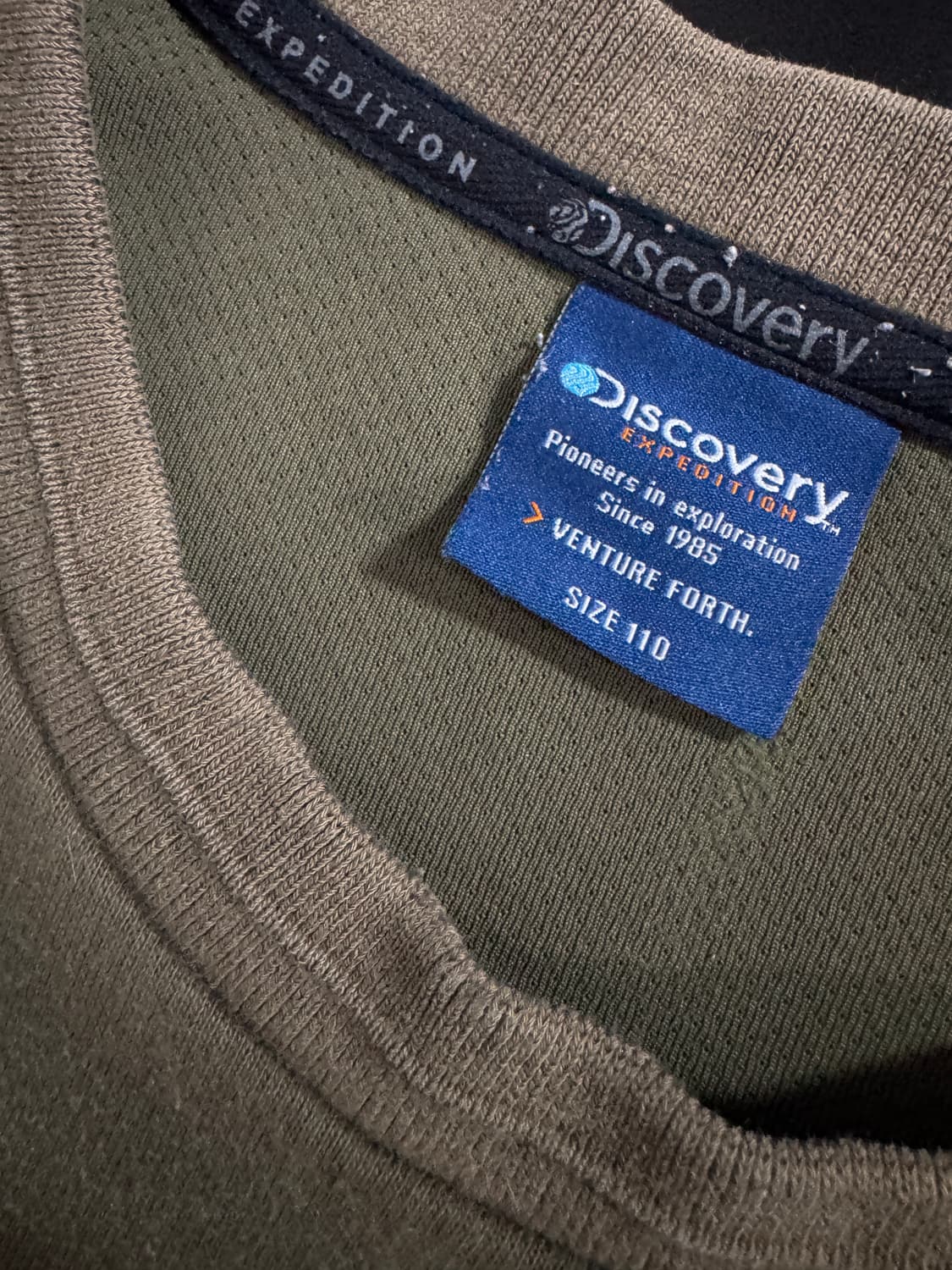 디스커버리 익스페디션 트레이닝 맨투맨 카키 XL ~ 2XL 상품이미지3