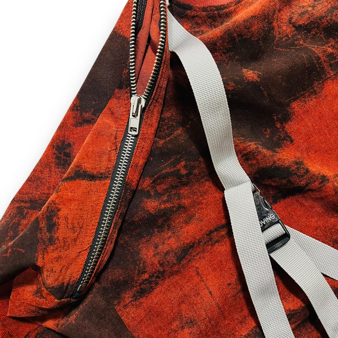 우빙 BUCKLE ON STRAP SLEEVE 상품이미지7