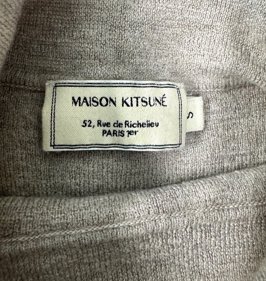 MAISON KITSUNE 메종키츠네 폭스헤드패치 베이지 멜란지 터틀넥  상품이미지4