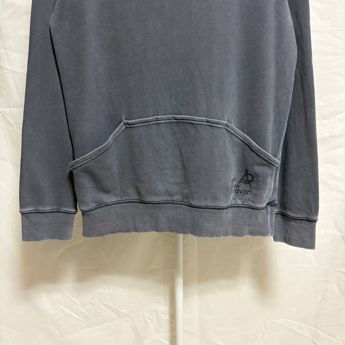 고슬로우카라반 빅후드 콘초 피그먼트 후드티 / 차콜, 3 상품이미지3