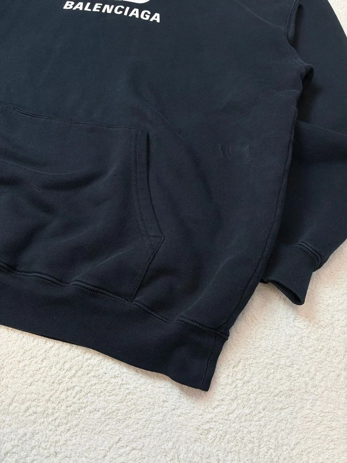 발렌시아가 블랙 BB 로고 오버핏 후드 티셔츠 PN5729    상품이미지4