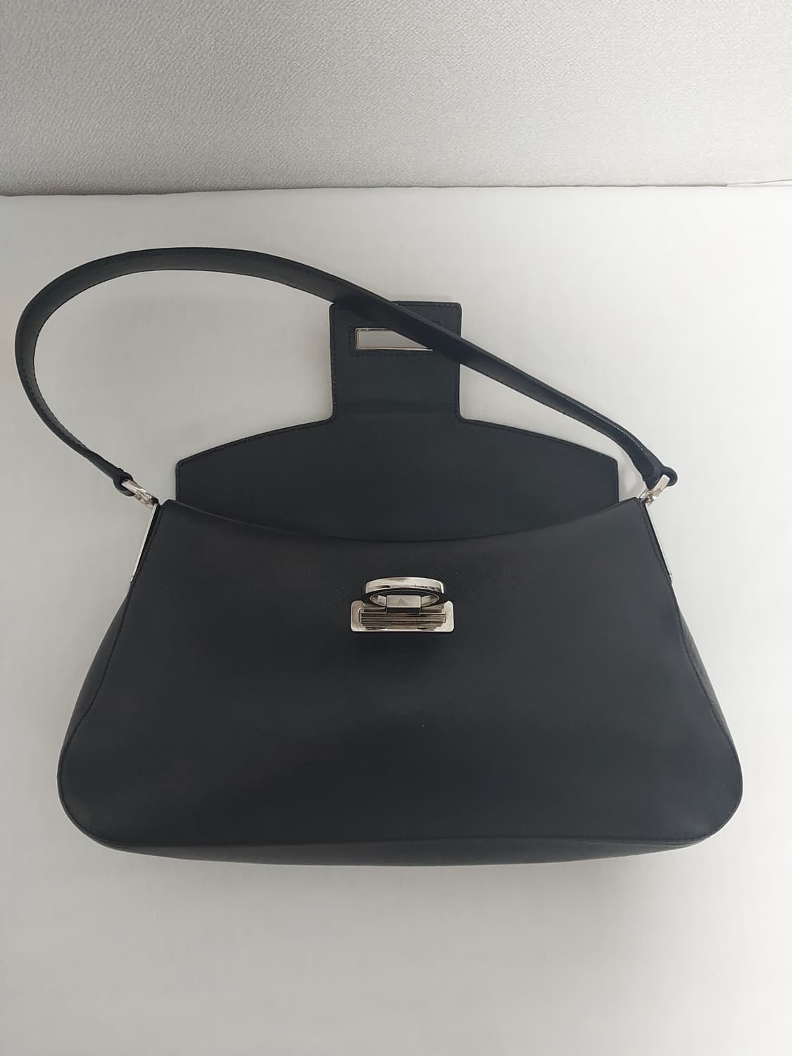 페라가모 사피아노 간치니 레더 숄더백 (정품) 상품이미지6