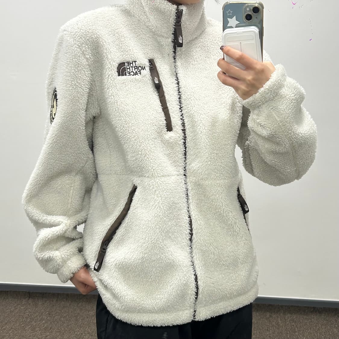 The north face 노스페이스 브라운로고 아이보리 후리스 상품이미지2