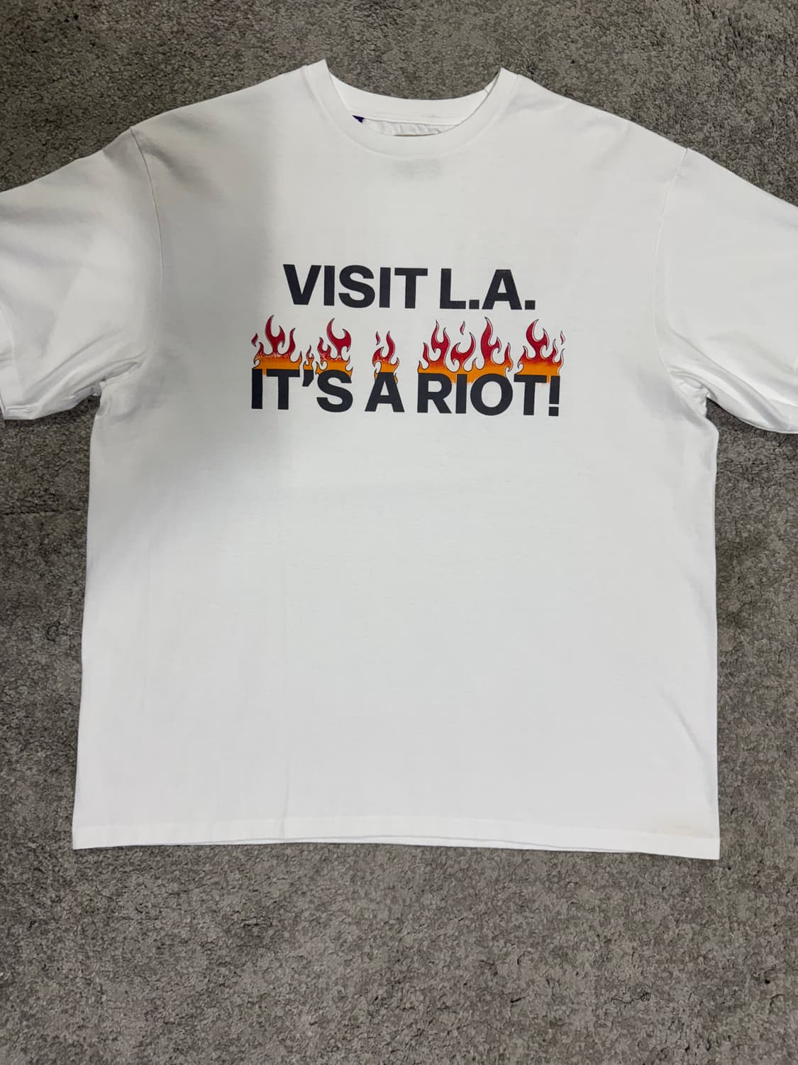 갤러리디파트먼트 라 라이엇 티셔츠 상품이미지1