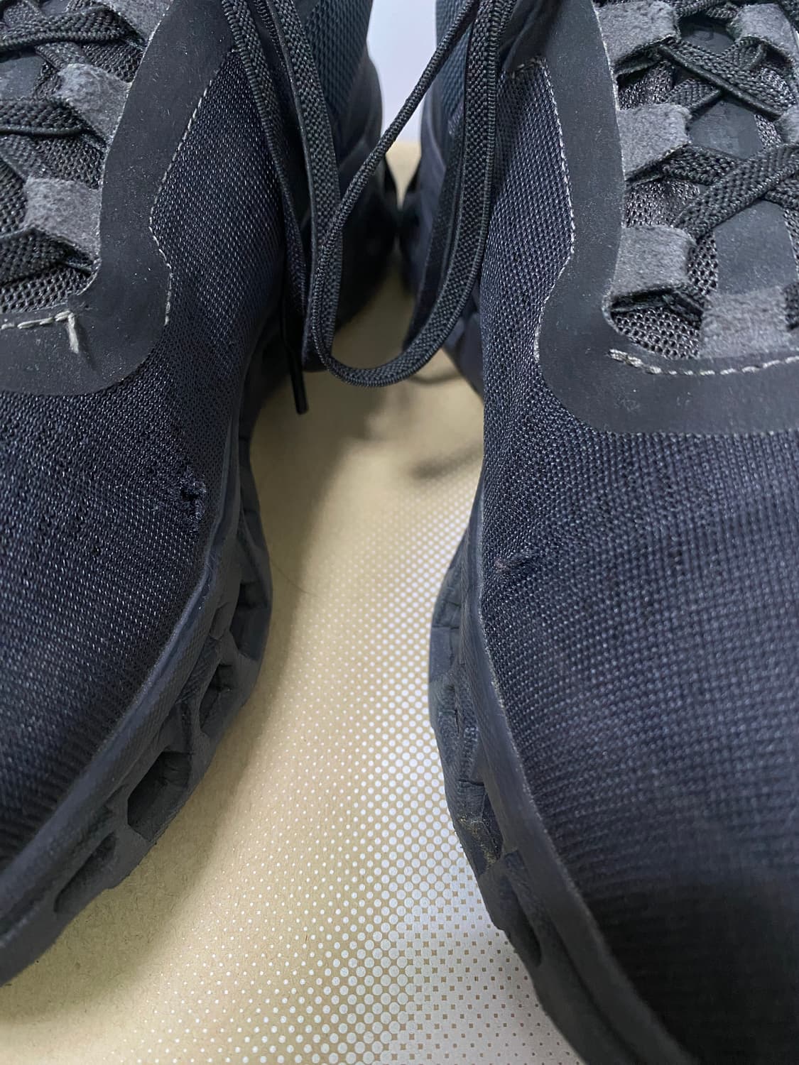 온러닝 클라우드 몬스터 올블랙 250 판매합니다. 상품이미지5