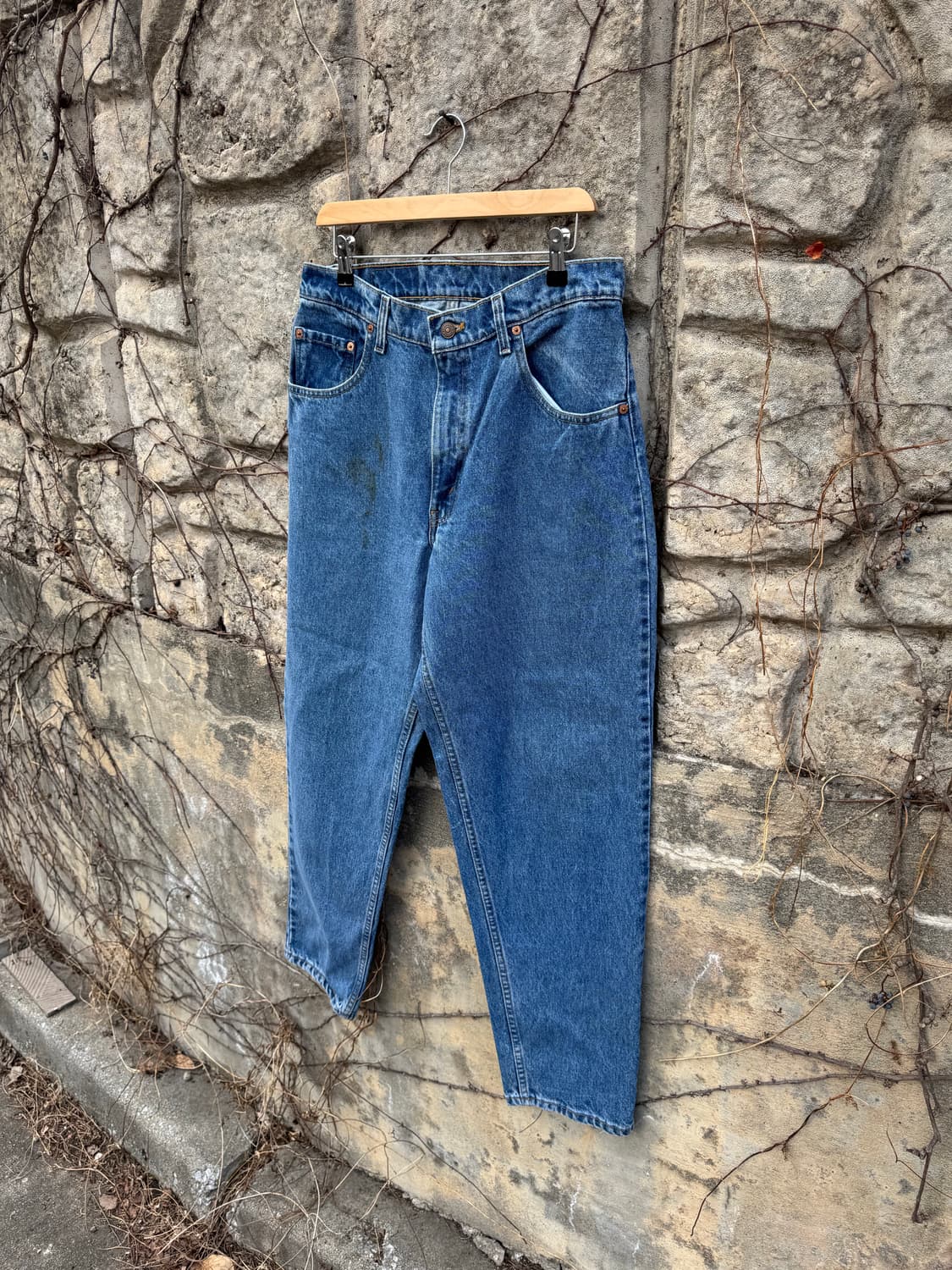 90s 리바이스 빈티지 560 루즈 테이퍼드핏 워싱 데님 팬츠 상품이미지3