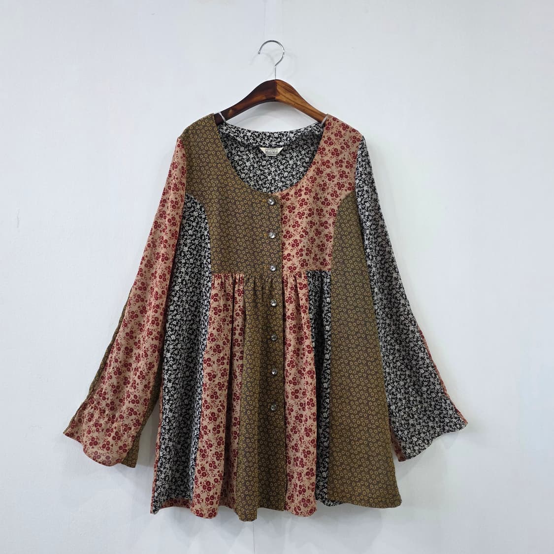 빈티지 믹스 플로럴 패치워크 블라우스 상품이미지1