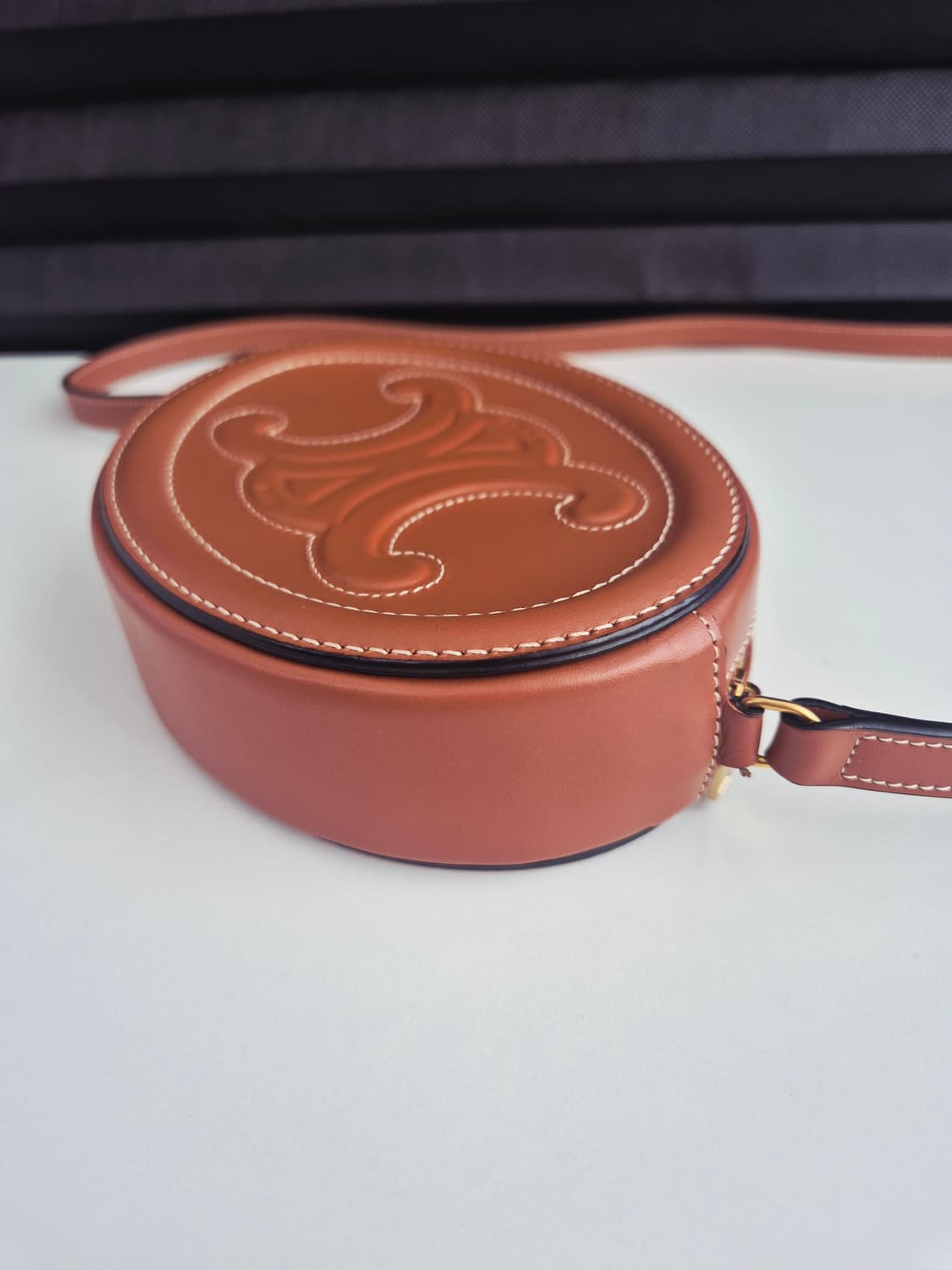 셀린느 트리옹프 오벌 펄스 미니백 (상태 매우 좋아요!) 상품이미지4