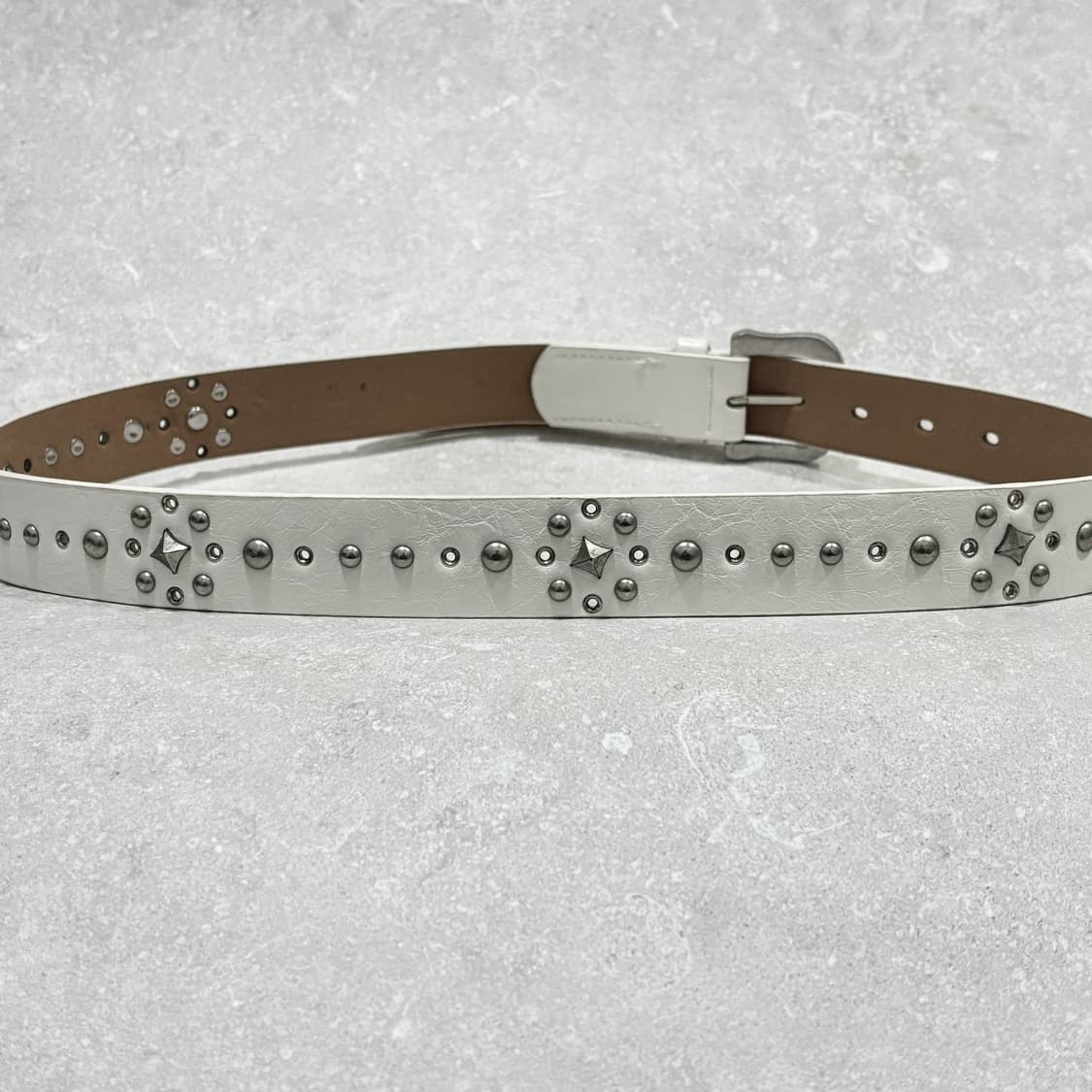 Oribell 락스터드 아일렛 크랙 가죽 볼드 벨트 상품이미지2