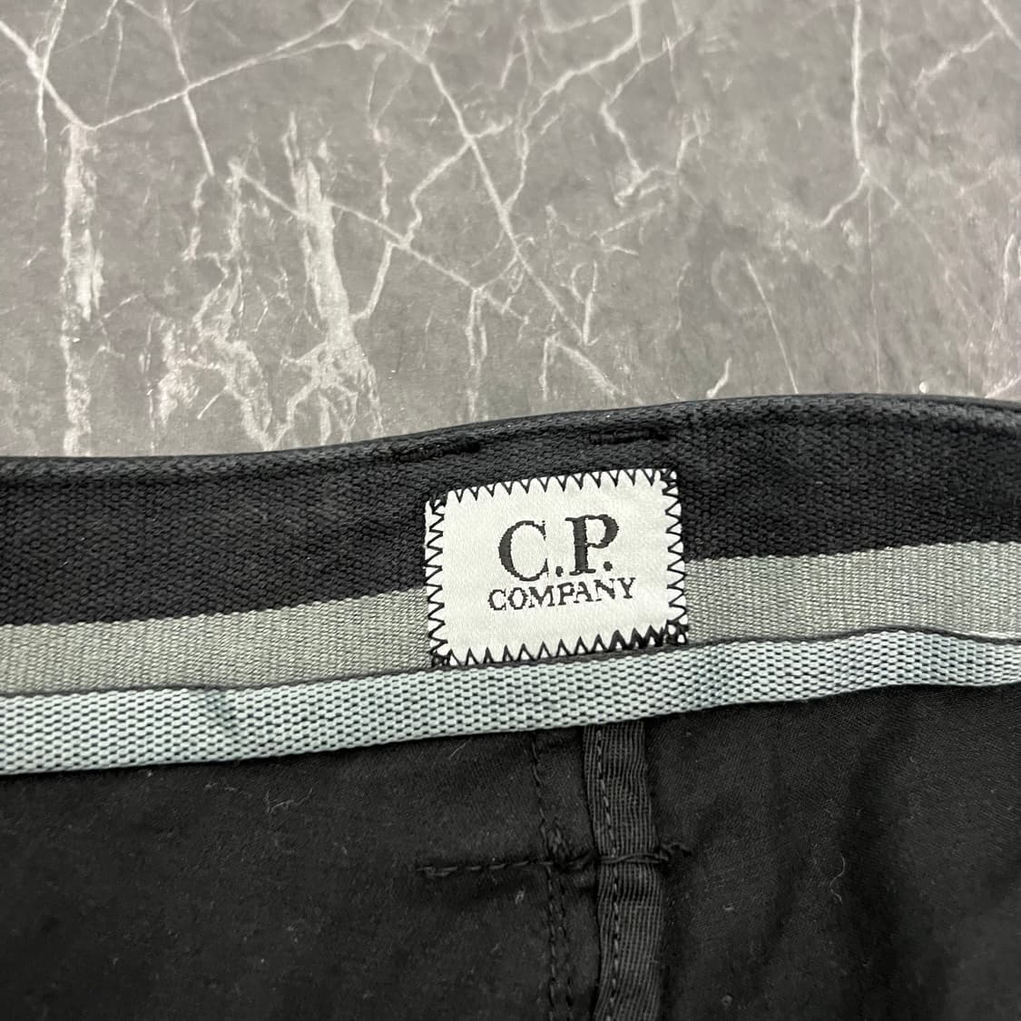 C.P COMPANY 렌즈 테크니컬 지퍼 하프팬츠 상품이미지7