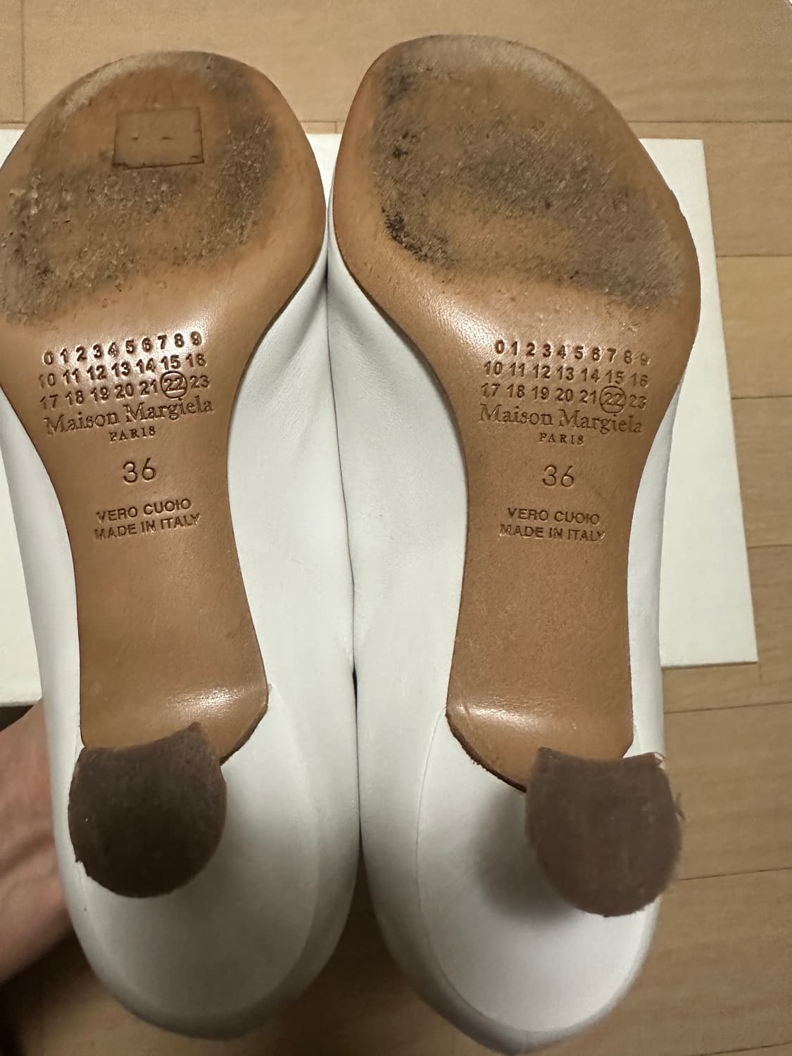 메종 마르지엘라 화이트 양가죽 낮은굽 힐 구두 상품이미지8