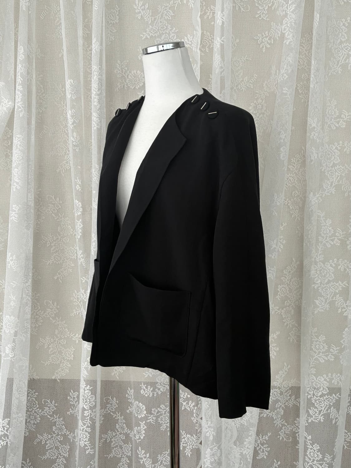 76-90-155) 한섬 SJSJ 22SS 노카라 자켓 블랙 상품이미지2