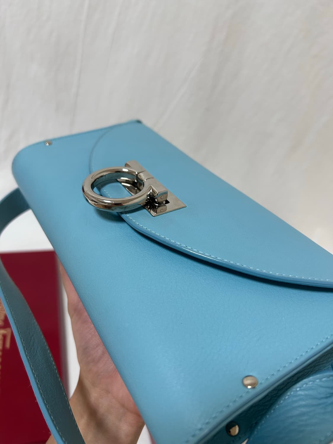 페라가모 숄더백 라이트 블루 상품이미지6