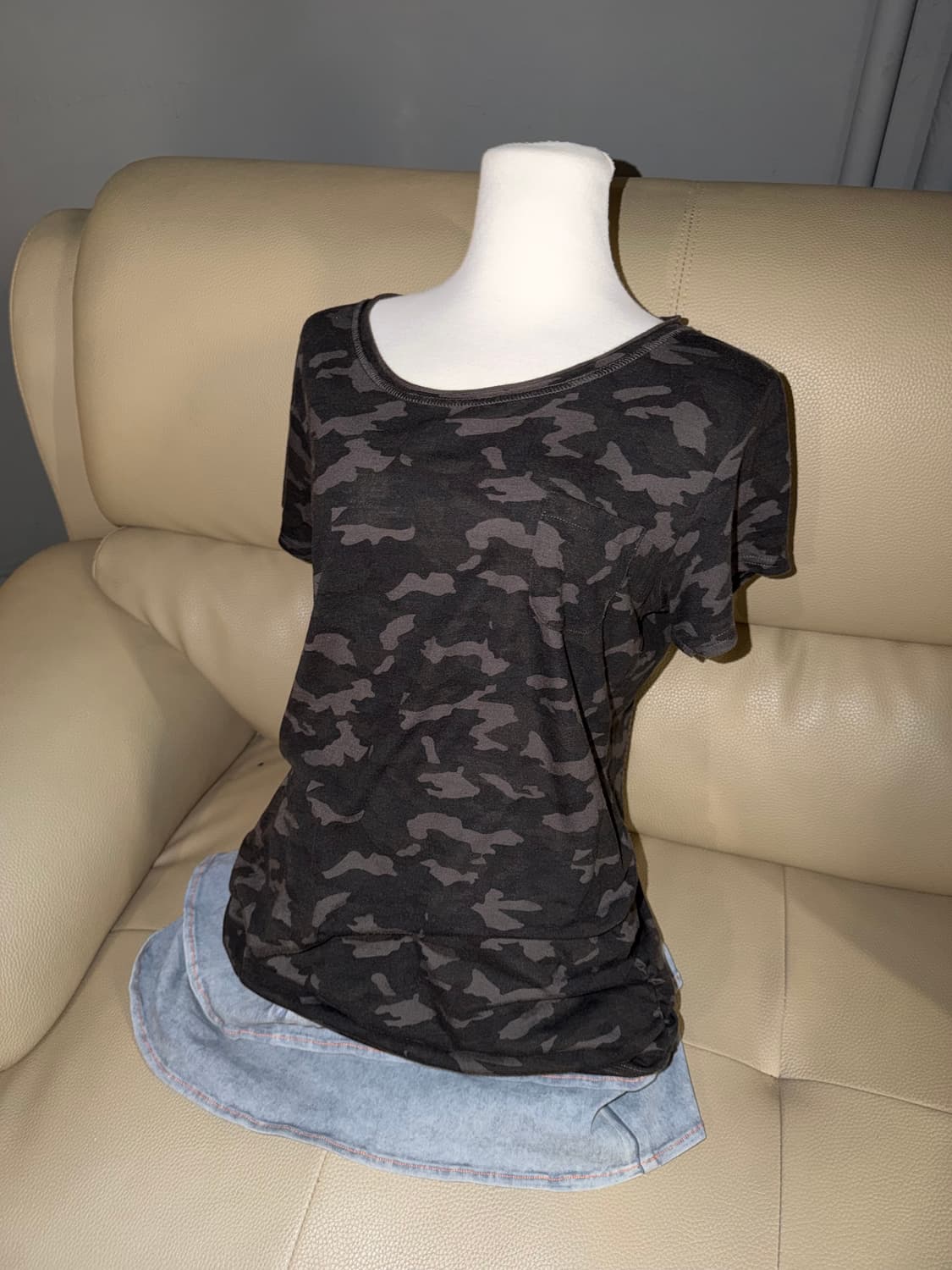 camo pattern minimal design top 상품이미지1