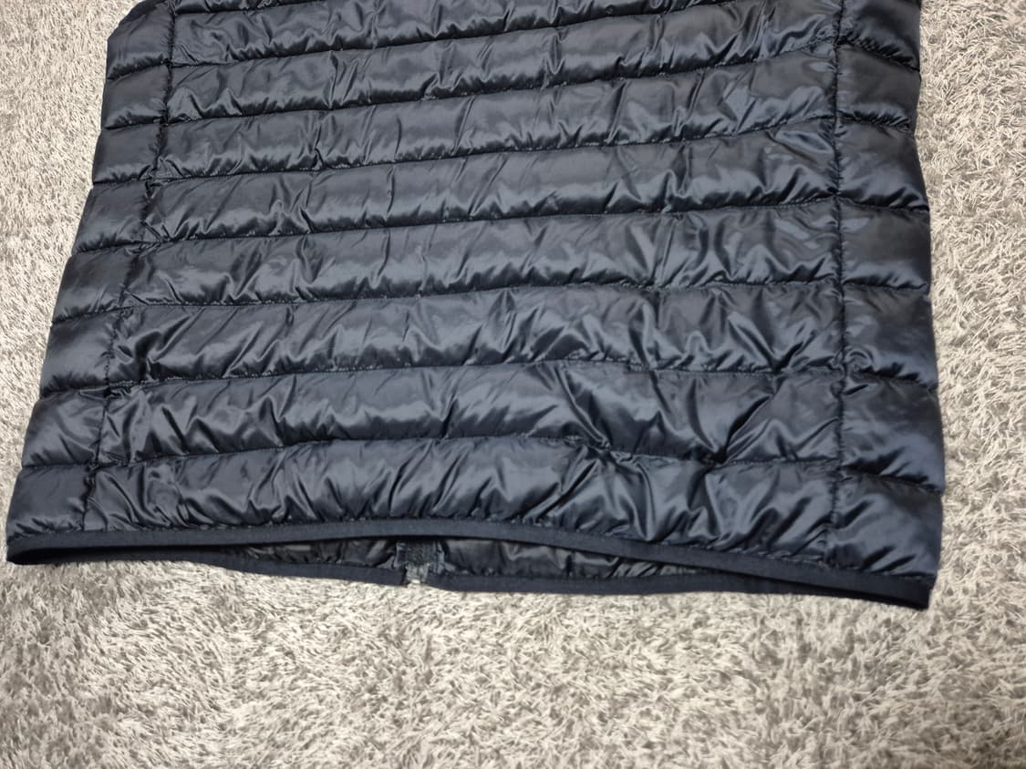 유니클로 남성 경량 다운 패딩 조끼 L 상품이미지5