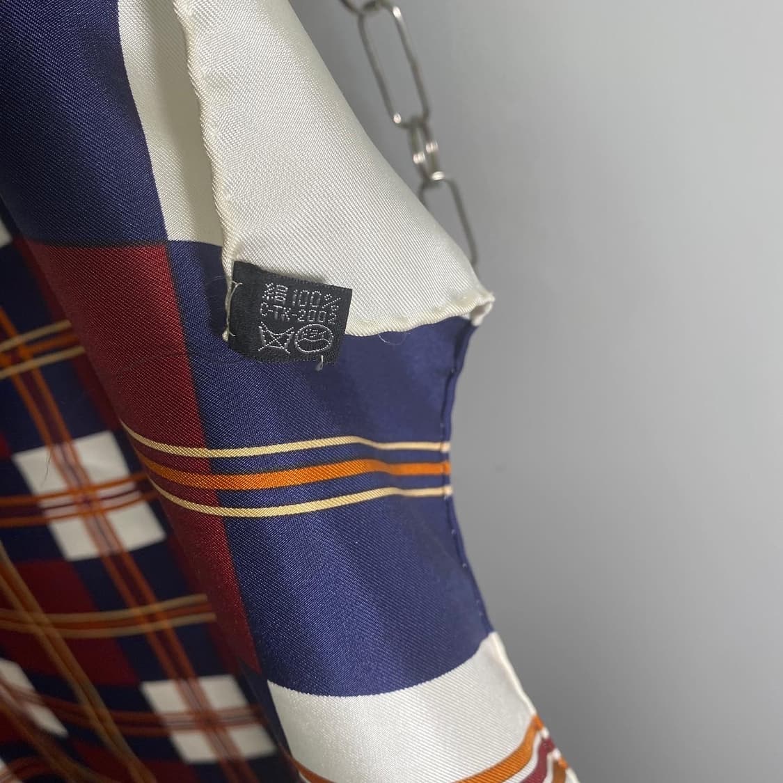 입생로랑 로고 체크 실크 스카프 상품이미지3