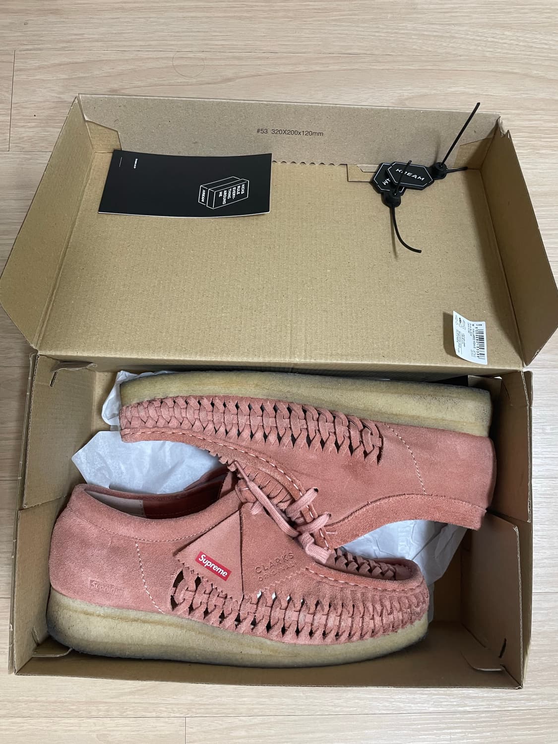[UK7.5] 슈프림 x 클락스 우븐 왈라비 핑크 상품이미지1