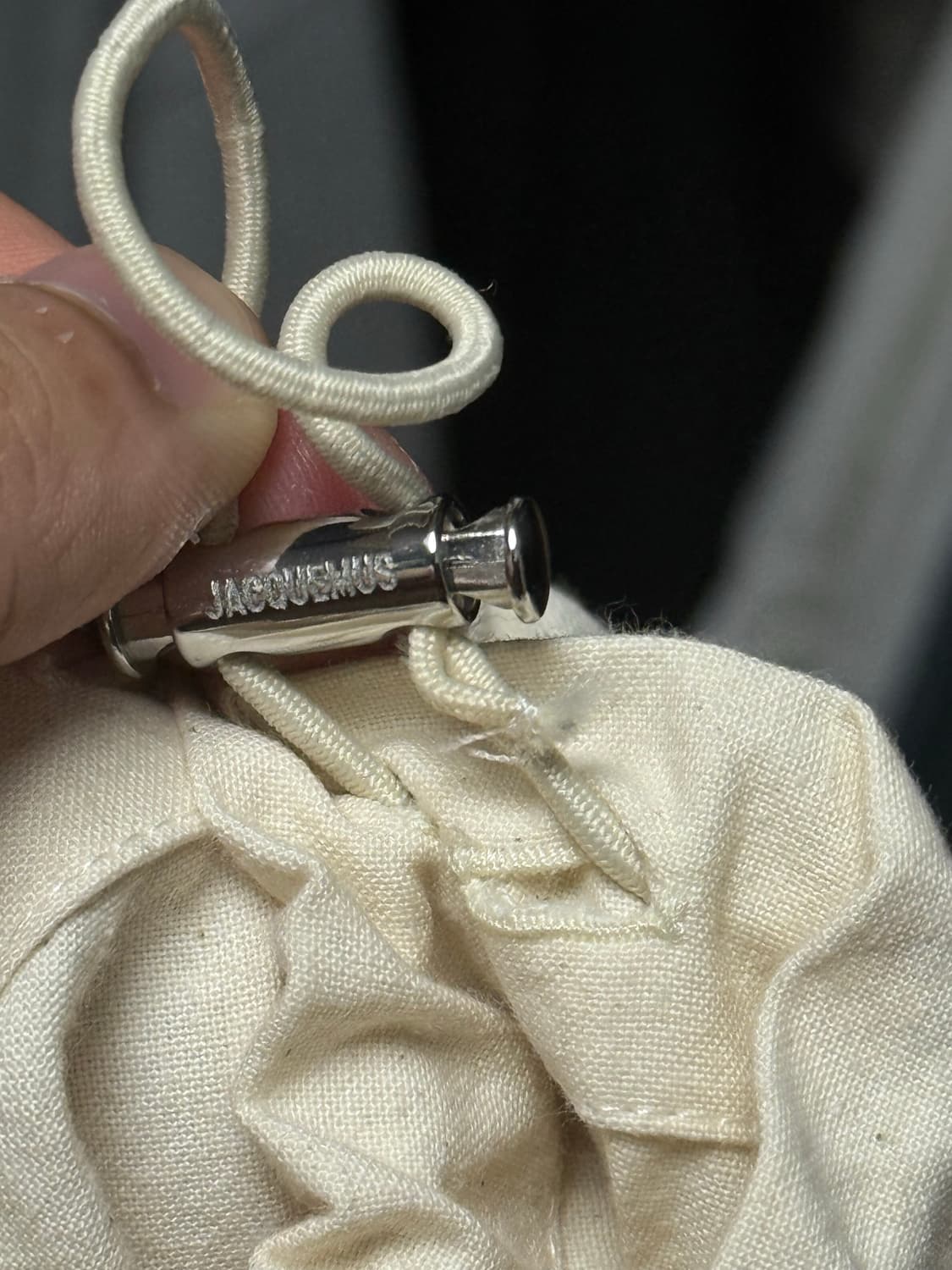 (52사이즈)23SS 자크뮈스 르 우트 핑고 (틸티드 셔츠) 상품이미지3