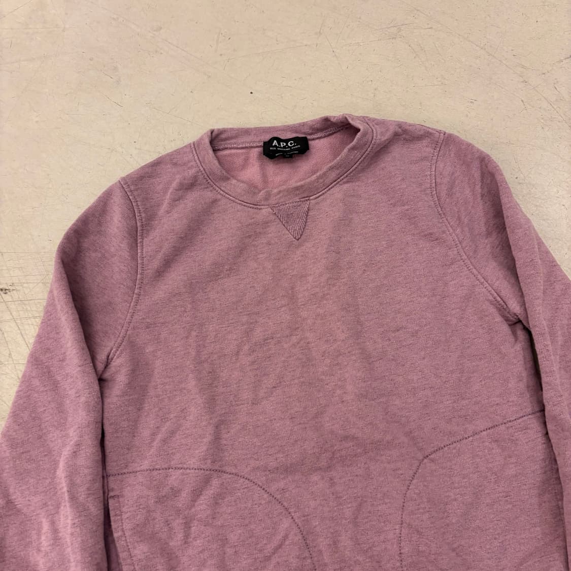 아페쎄 퍼플 포켓 맨투맨 상품이미지2